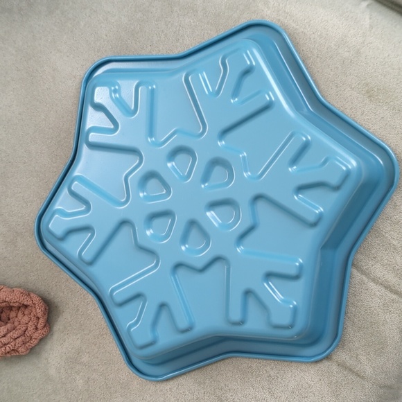 Nordic Ware snowflake pan - Picture 2 of 2